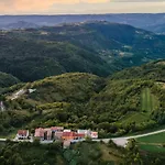 Villa Grazia - With Heated Salt Water Pool Pazin