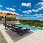 Villa Grazia - With Heated Salt Water Pool *