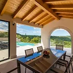 Villa Grazia - With Heated Salt Water Pool Pazin