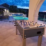 Villa Grazia - With Heated Salt Water Pool *