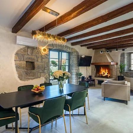 וילה Grazia - With Heated Salt Water Pool פאזין