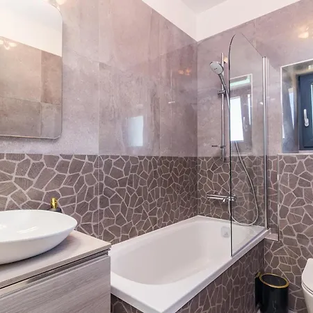 Grazia - With Heated Salt Water Pool