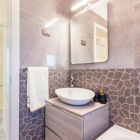 Grazia - With Heated Salt Water Pool פאזין