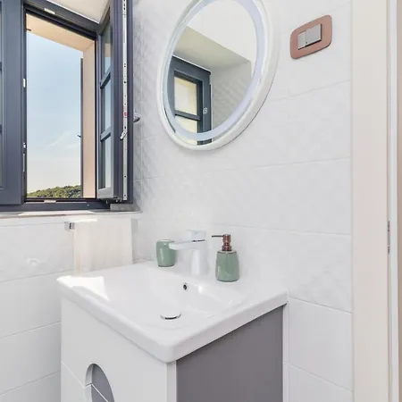 וילה Grazia - With Heated Salt Water Pool פאזין