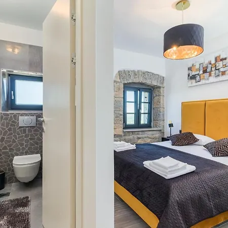 וילה Grazia - With Heated Salt Water Pool פאזין