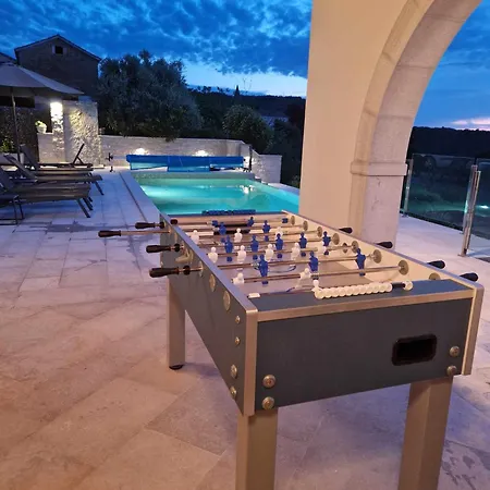 Villa Grazia - With Heated Salt Water Pool *