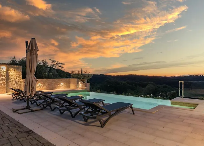 Villa Grazia - With Heated Salt Water Pool