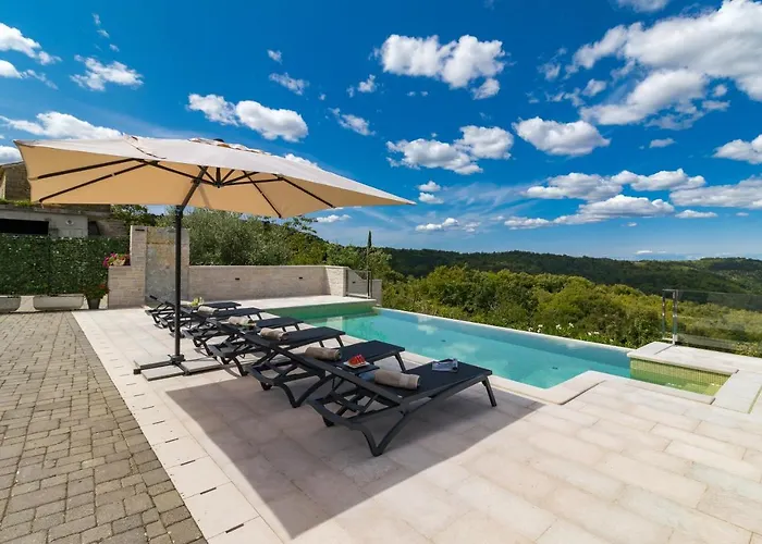 Villa Grazia - With Heated Salt Water Pool *