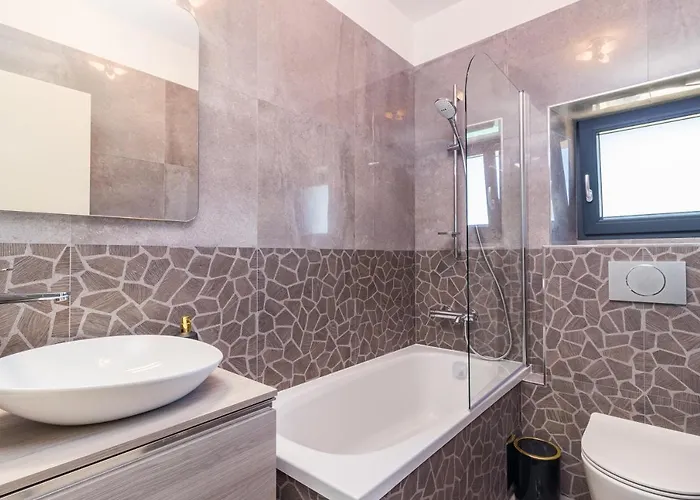 Grazia - With Heated Salt Water Pool