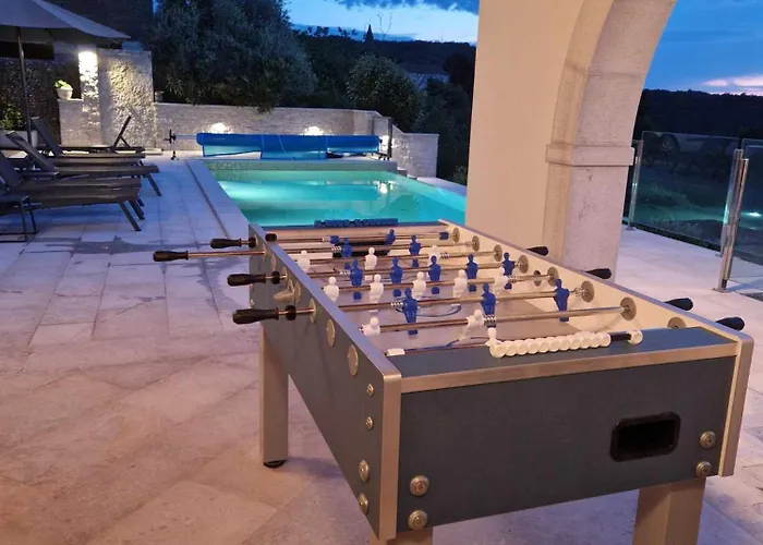 Villa Grazia - With Heated Salt Water Pool *