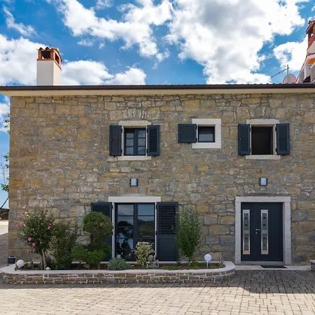 Grazia - With Heated Salt Water Pool *
